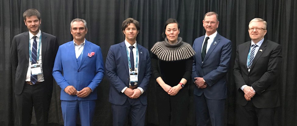 Vivian Motzfeldt og Kenneth Høegh sammen repræsentanter fra Ted Stevens Center